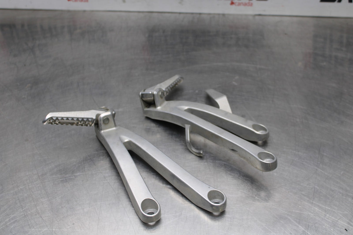 07-12 HONDA CBR600RR REAR BACK PASSENGER PEG SET PAIR BB812