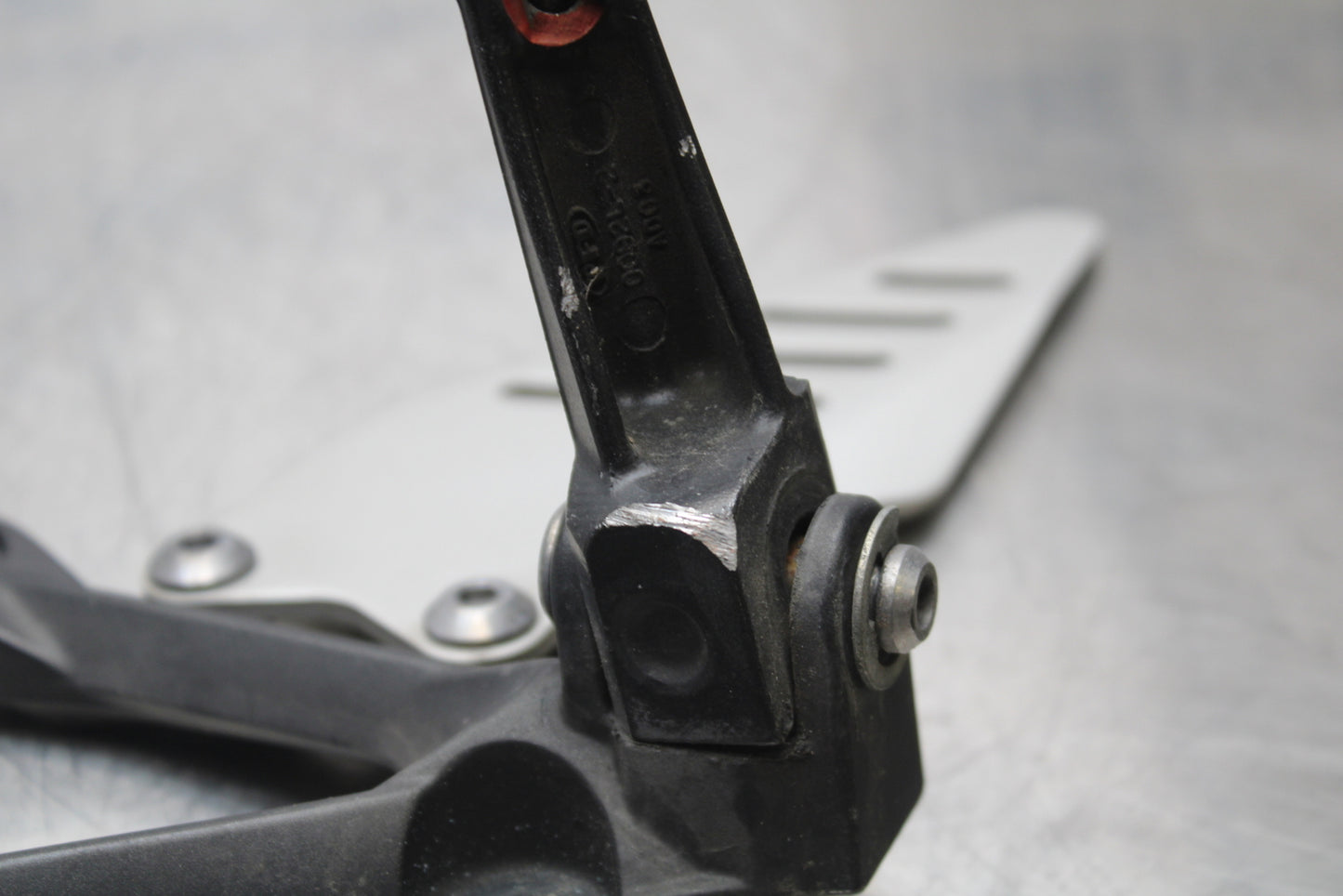 13-17 KAWASAKI NINJA ZX6R ZX636 ABS LEFT REARSET REAR SET DRIVER FOOT PEG BB143