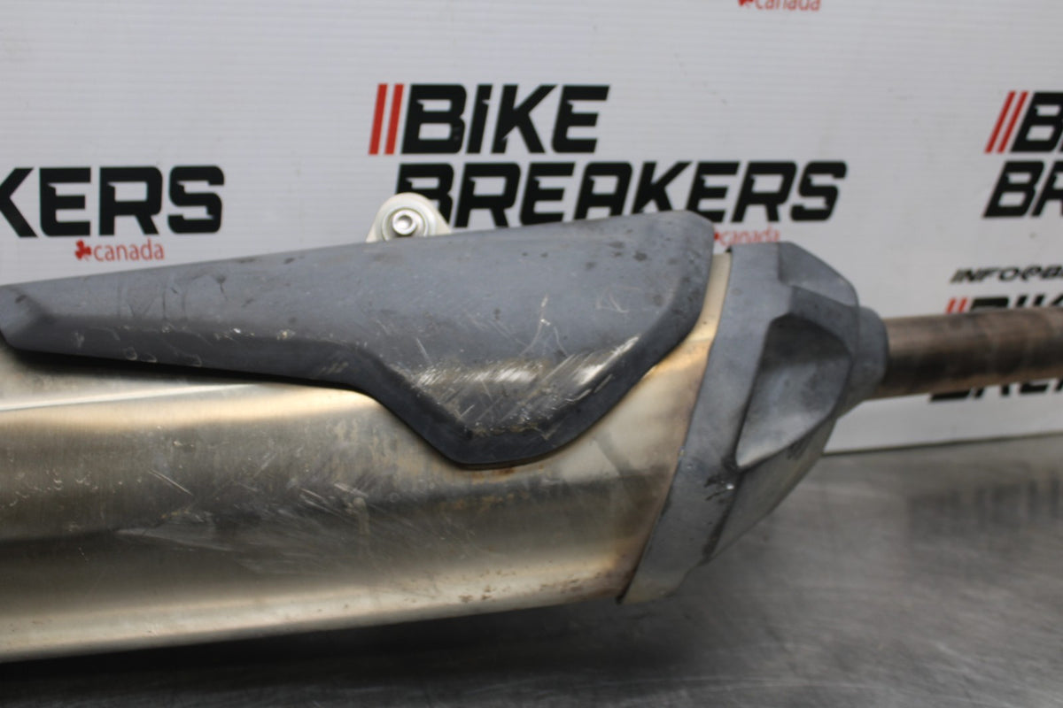 15 TRIUMPH TIGER 800 EXHAUST PIPE MUFFLER SLIP ON CAN SILENCER BB873