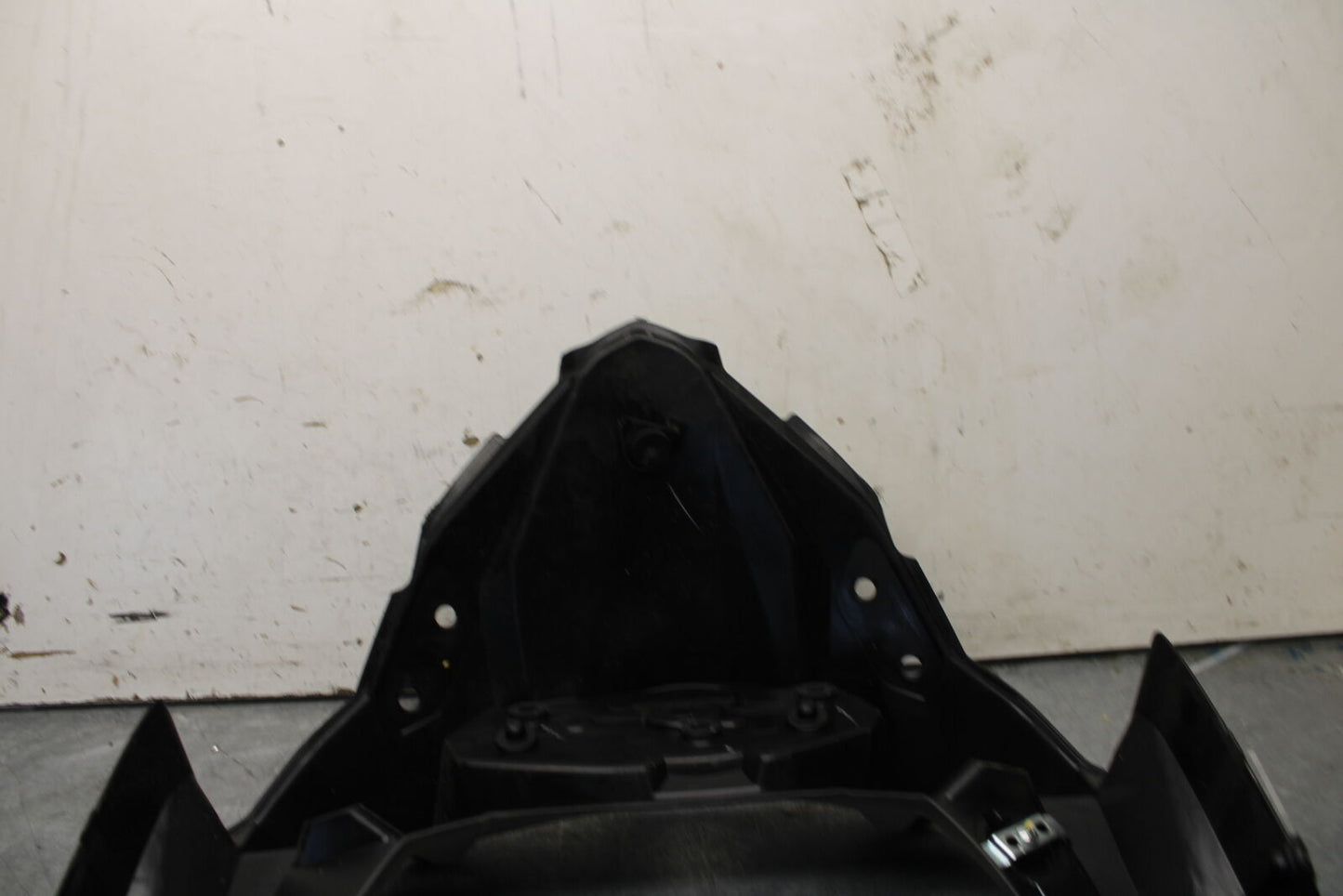 18-23 KAWASAKI NINJA 400 FRONT CENTER COWL FAIRING BB660