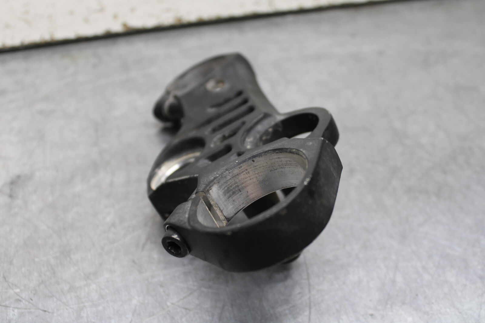 19-24 YAMAHA R3 FORKS UPPER TRIPLE TREE CLAMP BB736
