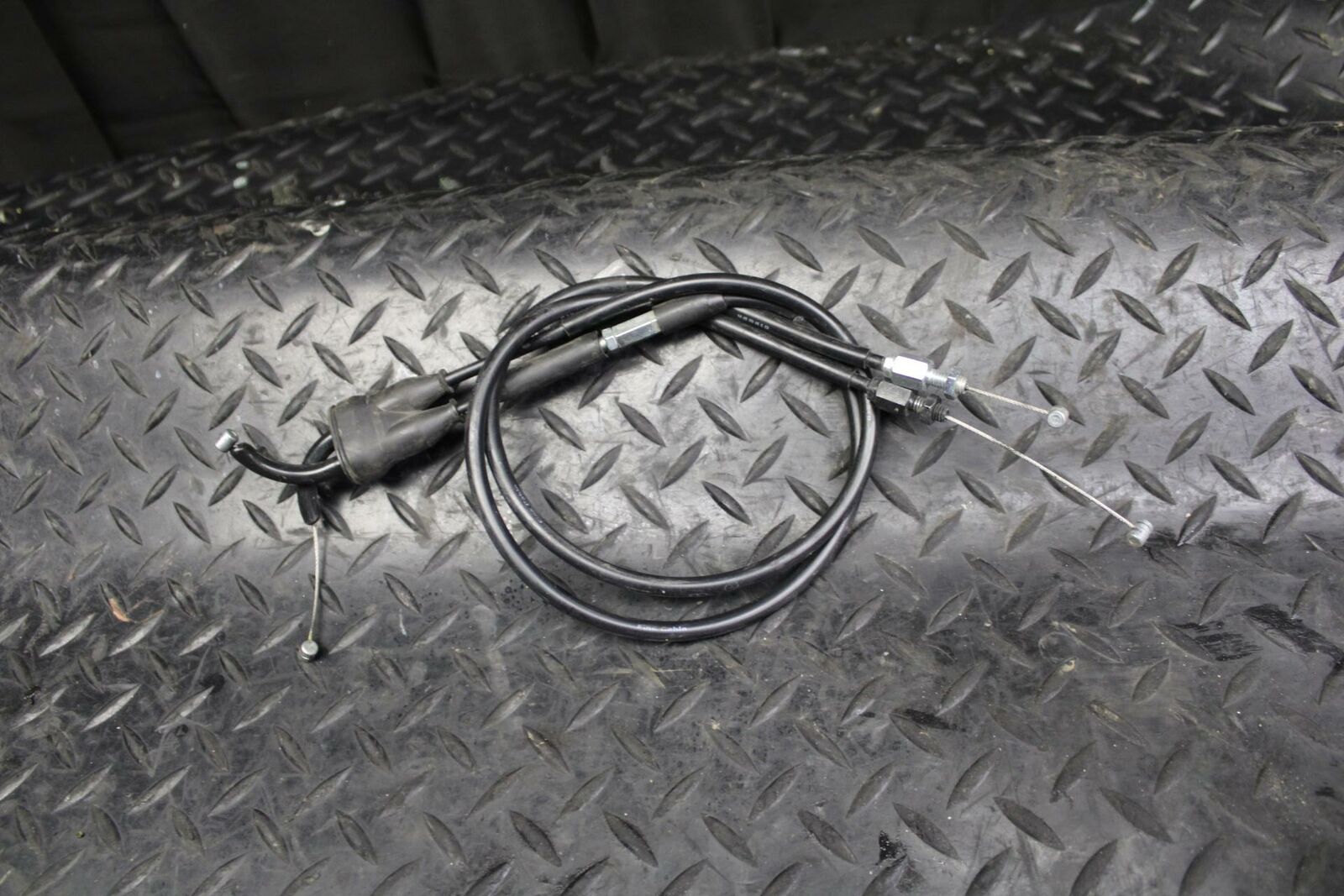 09-14 YAMAHA YZF R1 THROTTLE CABLES LINES BB192