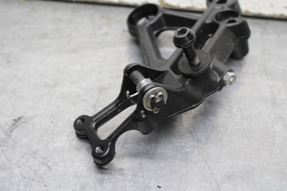 17-24 KTM 390 DUKE RIGHT REARSET REAR SET DRIVER FOOT PEG BRACKET MOUNT BB734