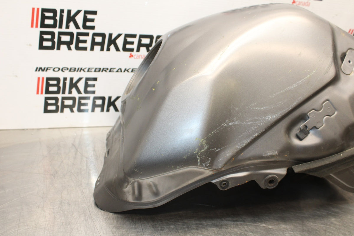 13 YAMAHA YZF R1 GAS TANK FUEL CELL PETROL RESERVOIR BB781