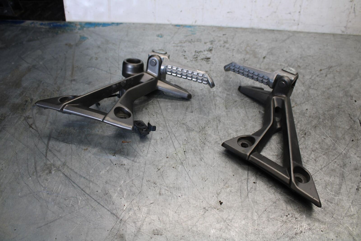 13-17 KAWASAKI NINJA 300 REAR BACK PASSENGER PEG SET PAIR BB429