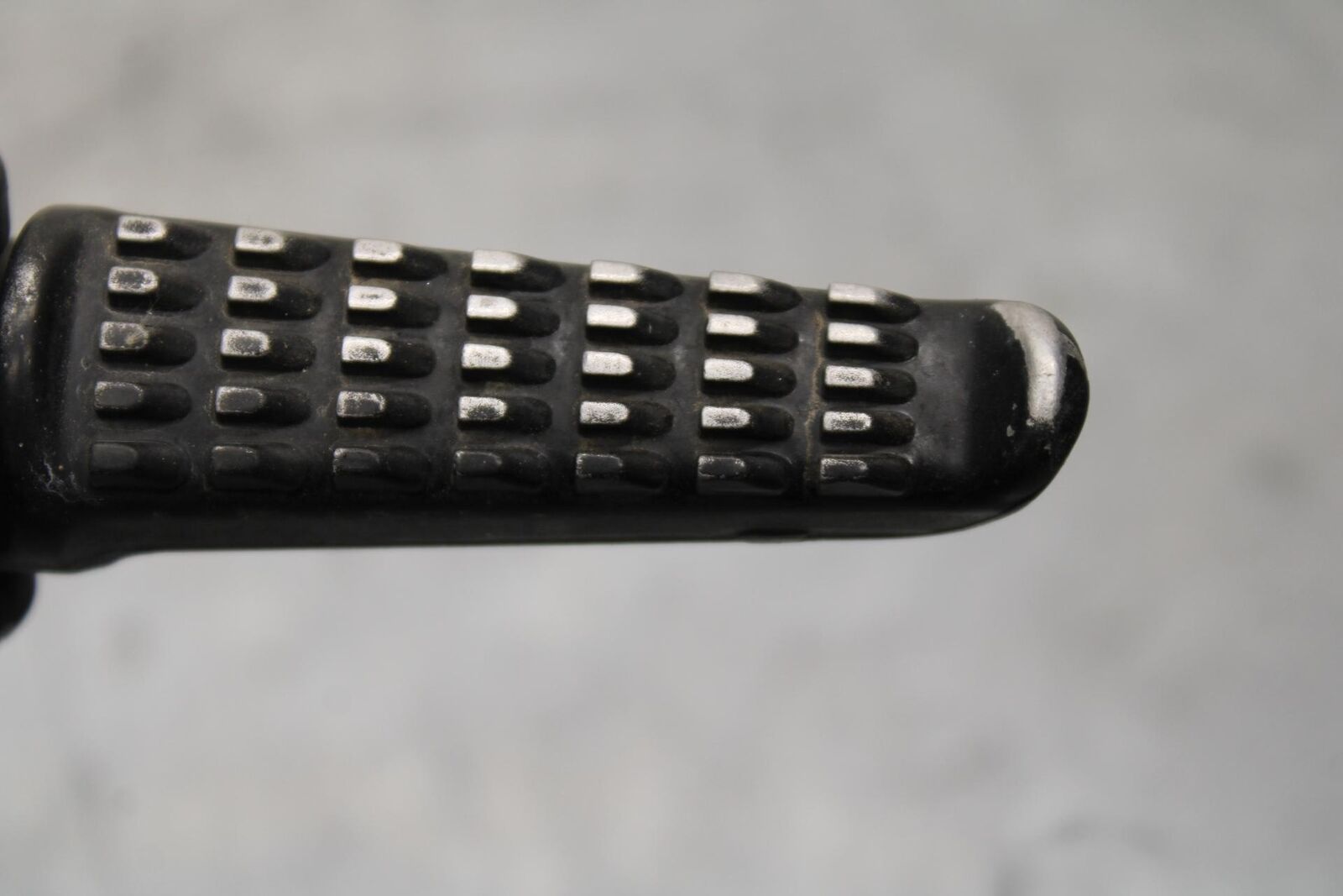 2000 Kawasaki Ninja ZX12R ZX1200A LEFT REAR BACK PASSENGER PEG 35063-1064