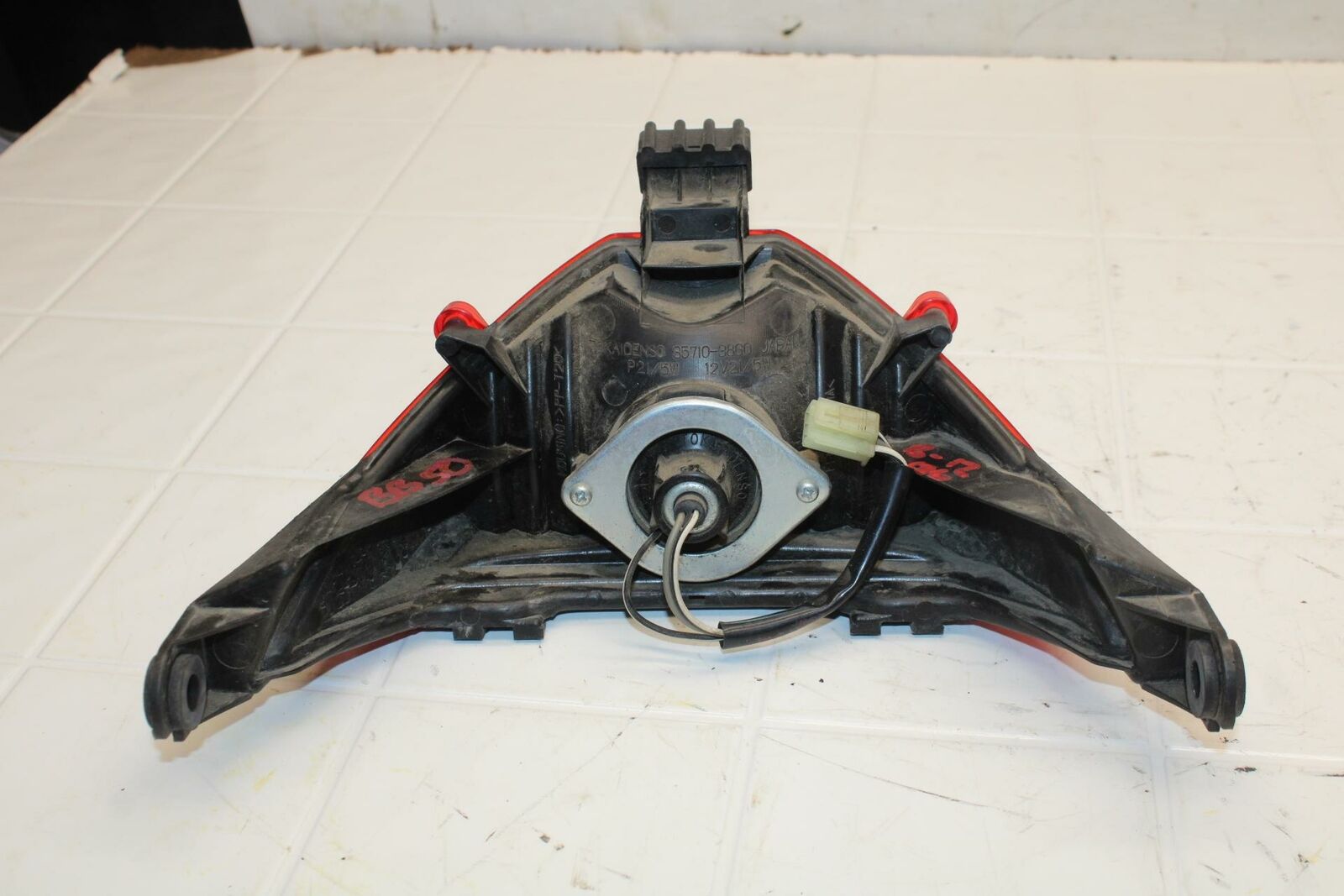 06-07 SUZUKI BANDIT 1200S ABS REAR TAIL TAILLIGHT BACK BRAKE LIGHT BB25