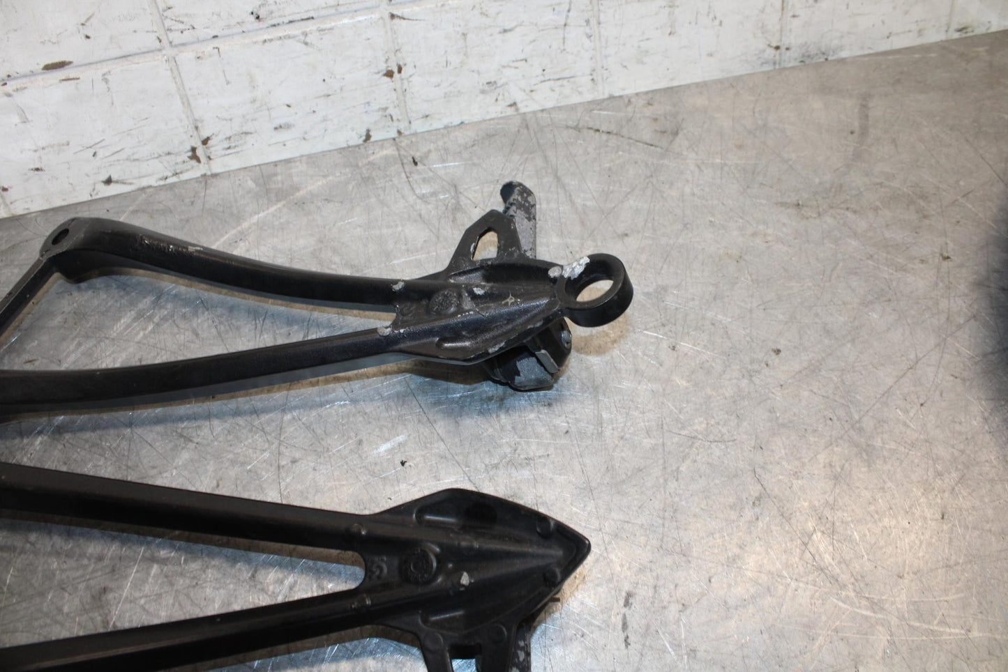 2008 Kawasaki Ninja ZX10R  REAR BACK PASSENGER PEG SET PAIR 34028-0094 BB524