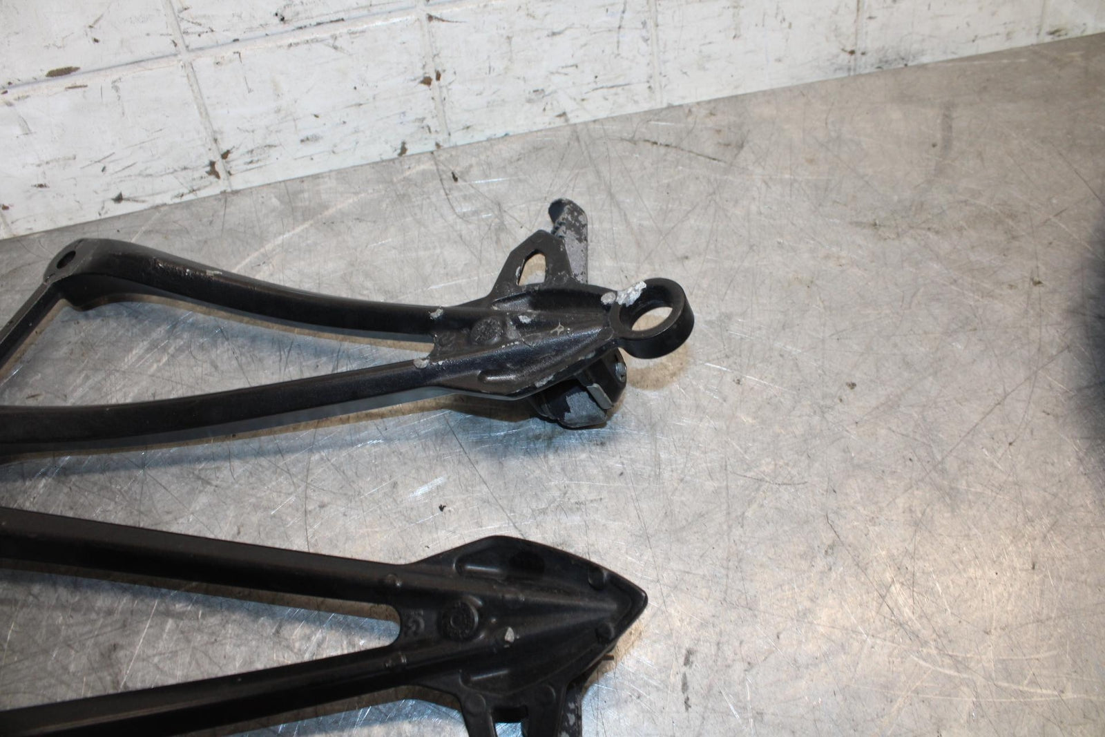 2008 Kawasaki Ninja ZX10R  REAR BACK PASSENGER PEG SET PAIR 34028-0094 BB524