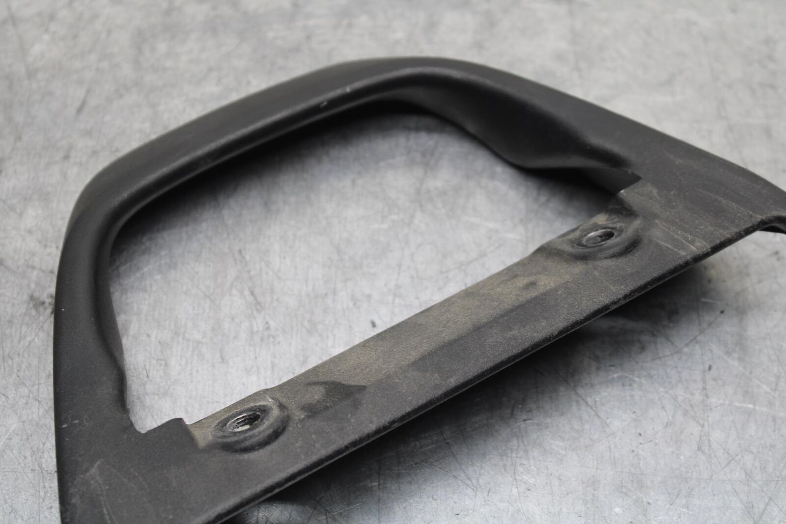 04-09 SUZUKI GS 500 FH GS500F PASSENGER REAR SEAT GRAB BAR HANDLE BB97