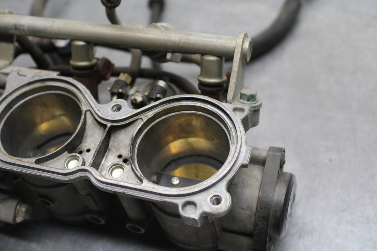 06-07 HONDA CBR1000RR MAIN FUEL INJECTORS / THROTTLE BODIES BB756