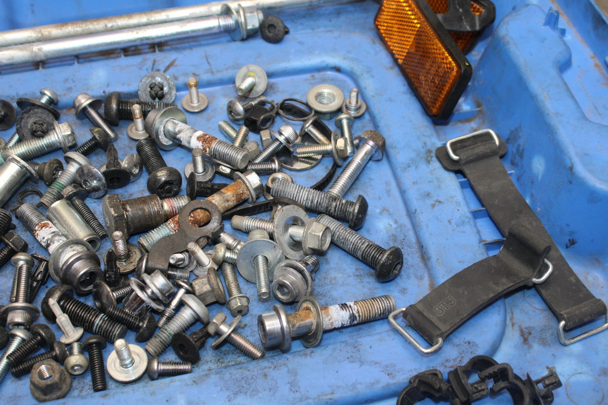 15-17 YAMAHA FJ09 MOUNTING BOLTS HARDWARE SCREWS BB906