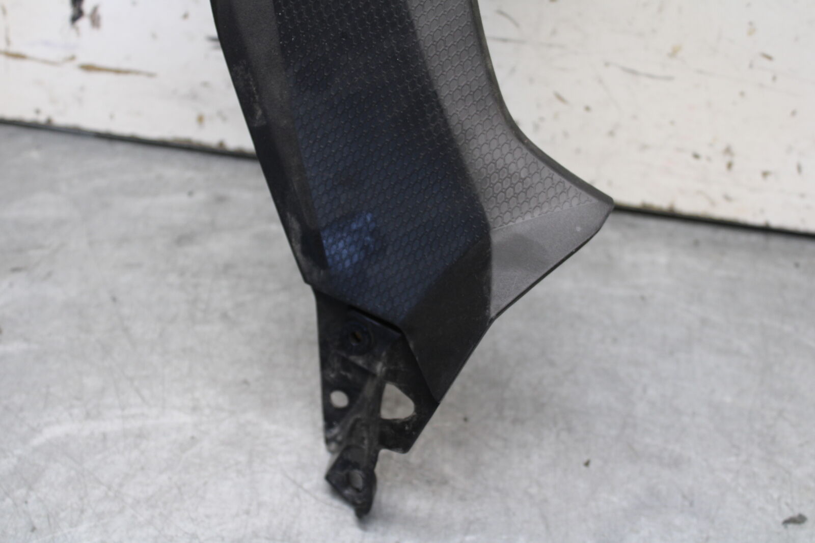 18-23 KAWASAKI NINJA 400 FRONT CENTER COWL FAIRING BB660