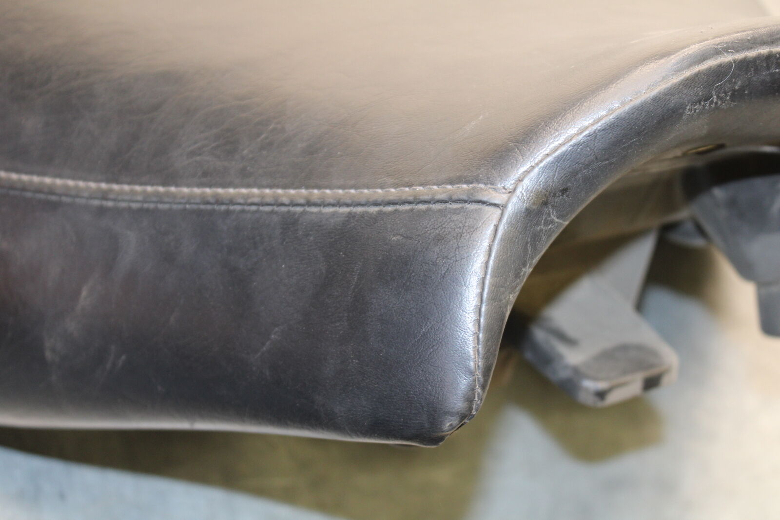 05-06 SUZUKI BOULEVARD M50 FRONT SEAT 45100-10F00-R22 45100-41F02-48H BB671