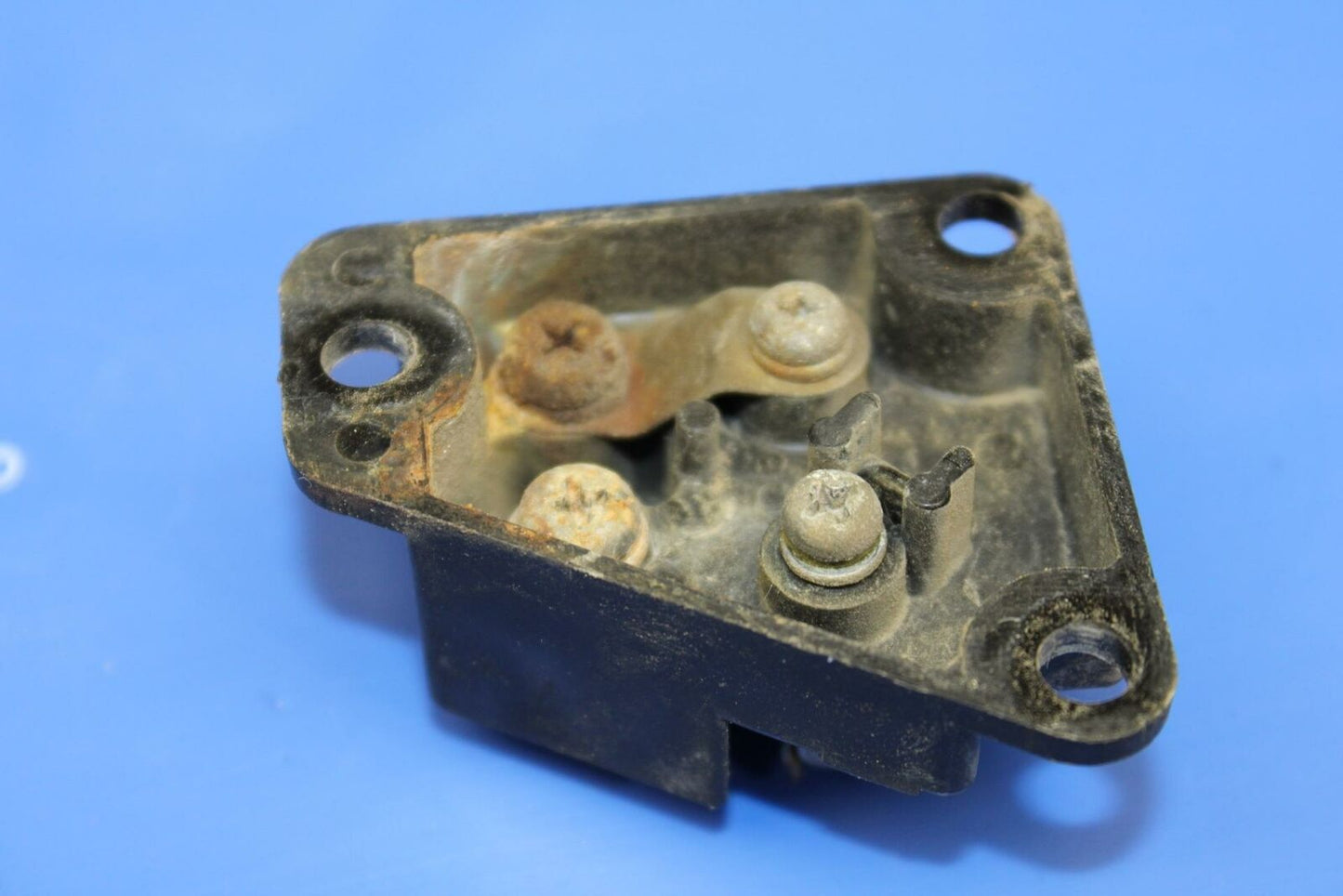 80-81 YAMAHA XS1100 SPECIAL FUSEBOX HOLDER BB174