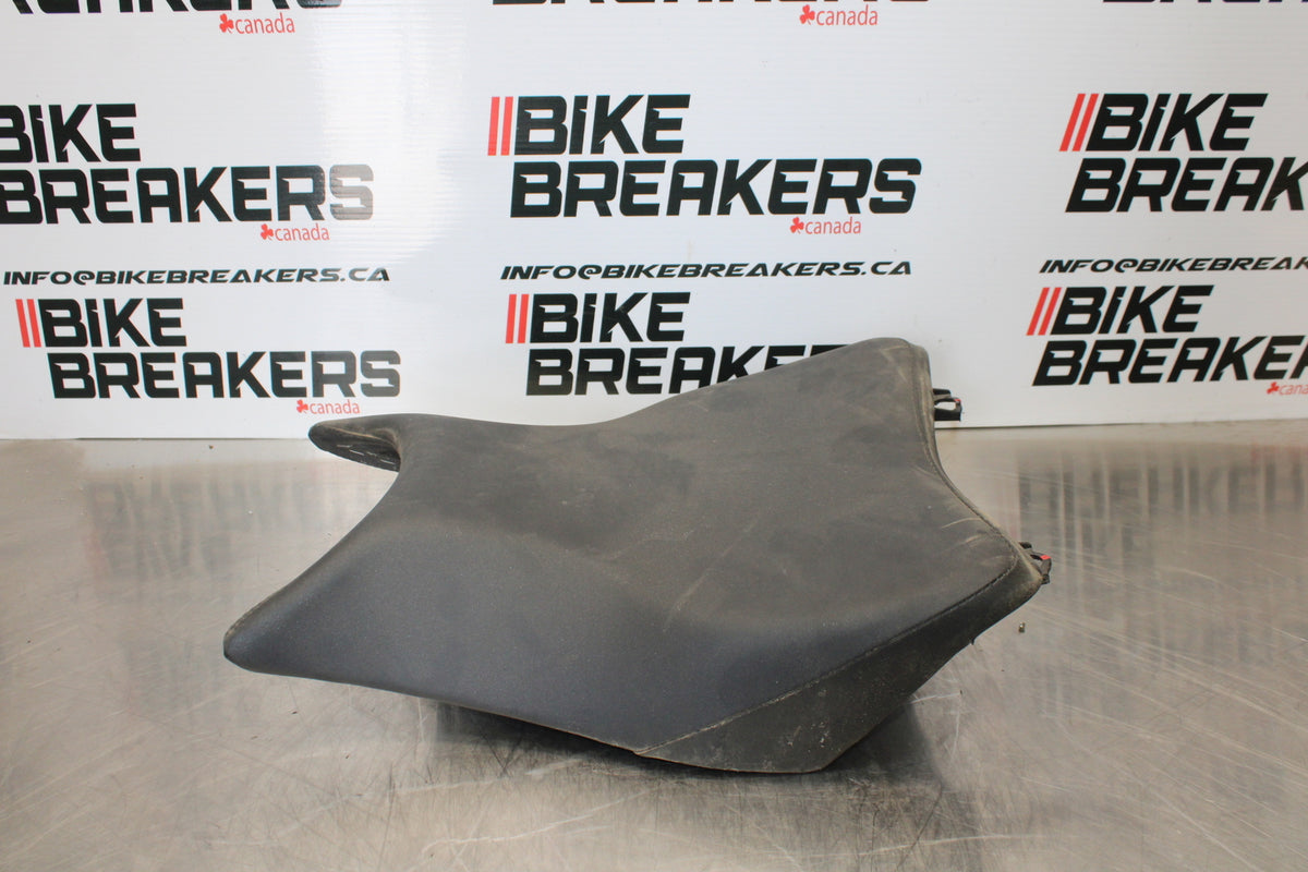 15-16 HONDA CB300F FRONT DRIVERS SEAT PAD SADDLE PILLION BB150