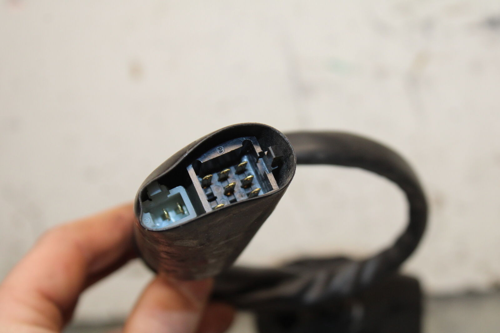 19-22 KAWASAKI Z400 LEFT CLIP ON HANDLE HORN SIGNALS SWITCH SWITCHES BB738