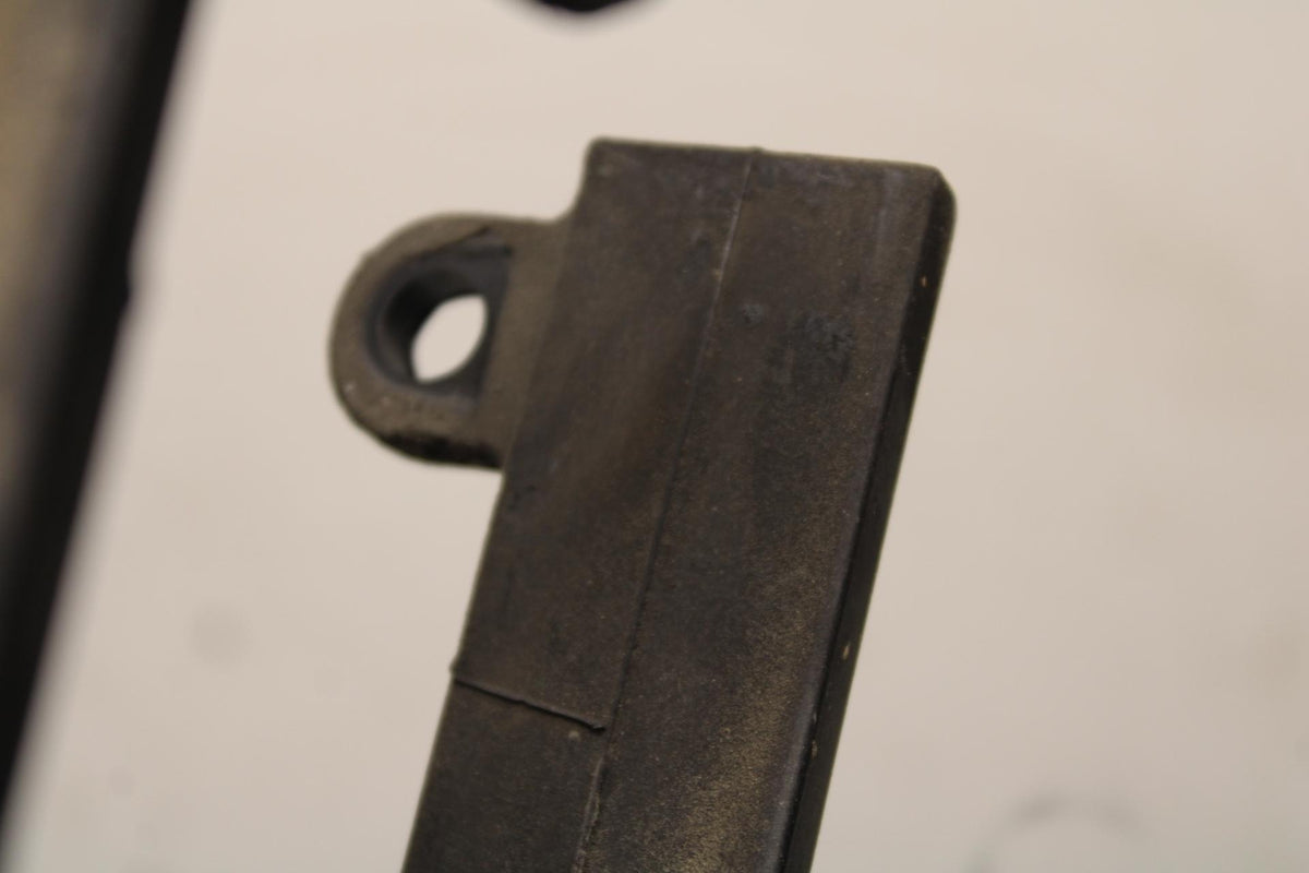 11-23 SUZUKI GSXR 750 SWINGARM CHAIN BUFFER SLIDER GUIDE BB630