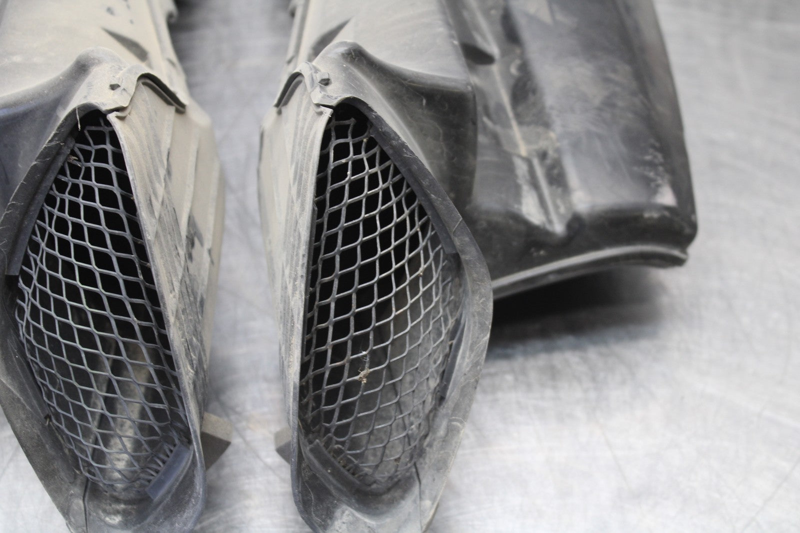06-07 SUZUKI GSXR 600 RIGHT LEFT AIR INTAKE DUCTS BB170