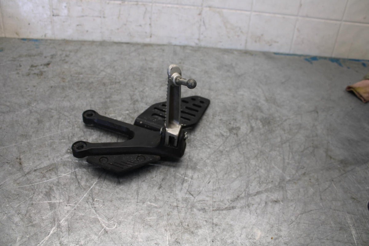 08-16 YAMAHA YZF R6 LEFT REARSET REAR SET DRIVER FOOT PEG REST STOP BB431