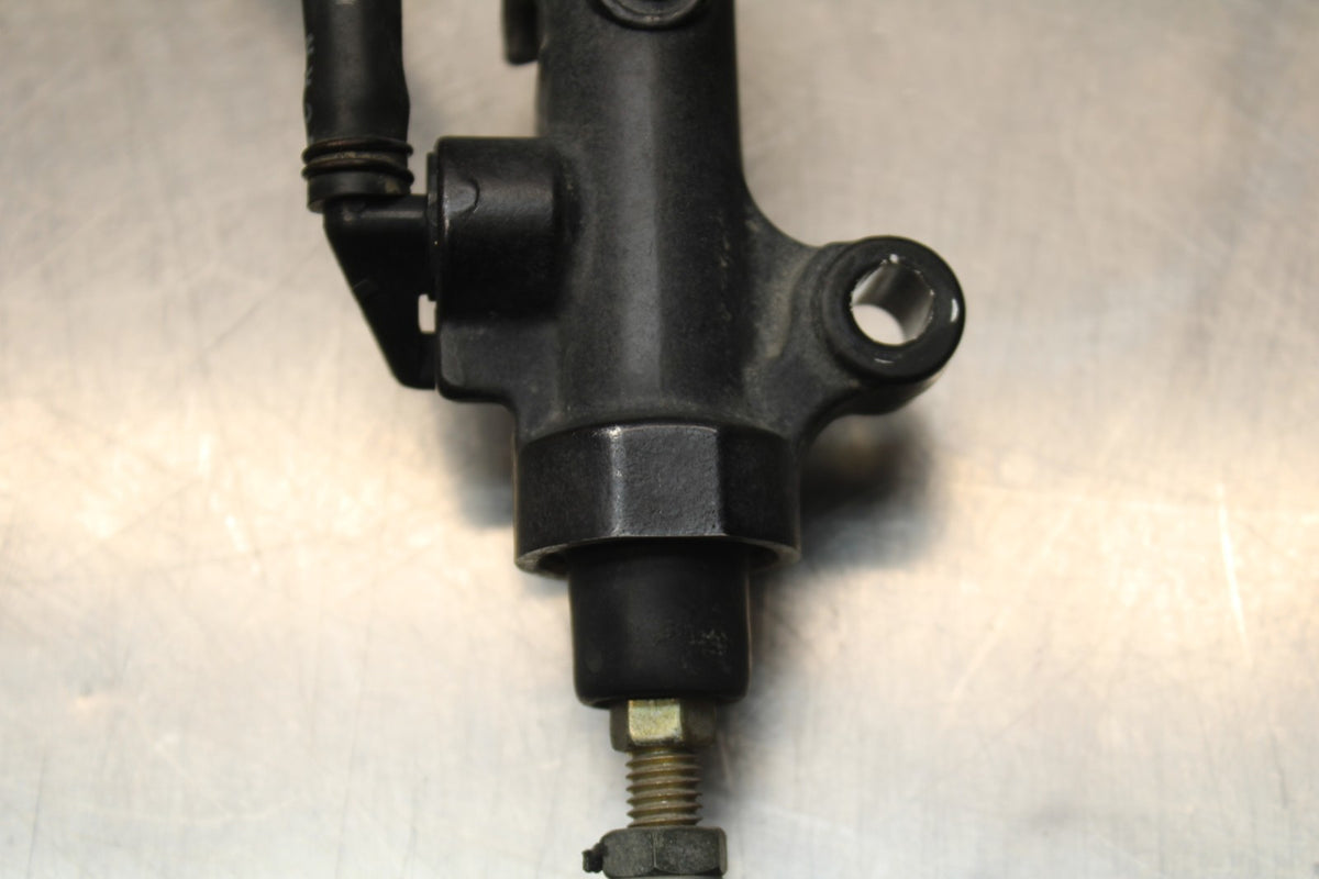 05 YAMAHA YZF R6 REAR BACK BRAKE MASTER CYLINDER W RESERVOIR BB858