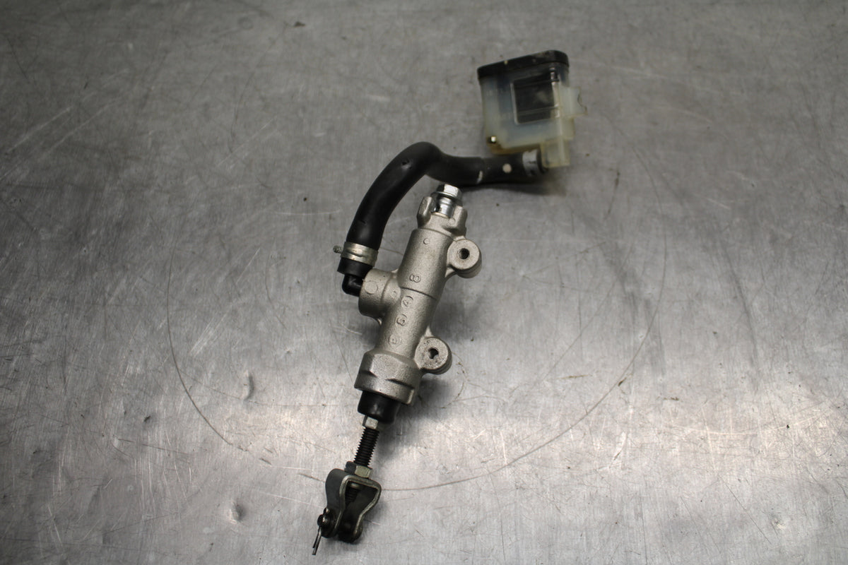 08-10 SUZUKI GSXR750 REAR BACK BRAKE MASTER CYLINDER W RESERVOIR BB127