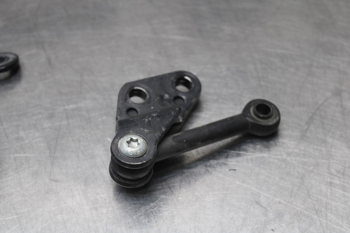 07 HARLEY-DAVIDSON SPORTSTER 1200 CUSTOM XL1200C ENGINE MOUNT BRACKET SET BB833