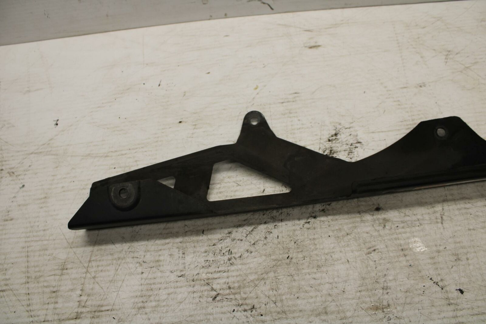 11-17 SUZUKI GSXR750 REAR BACK DRIVE CHAIN GUARD COVER SHIELD 61311-14J00 BB306