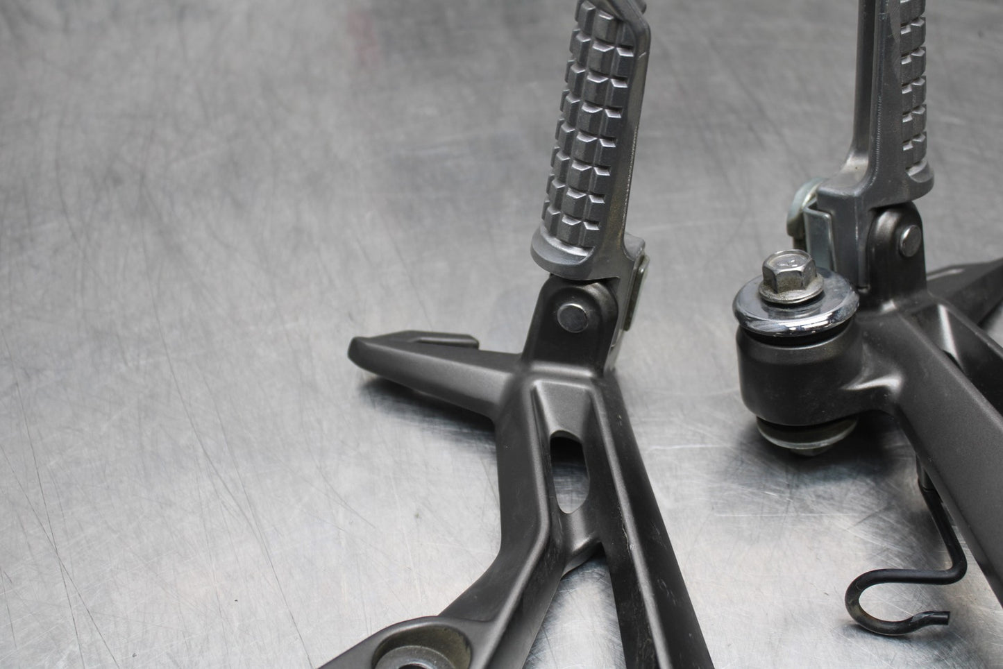 13-17 KAWASAKI NINJA 300 EX300 ABS REAR BACK PASSENGER PEG SET PAIR BB187