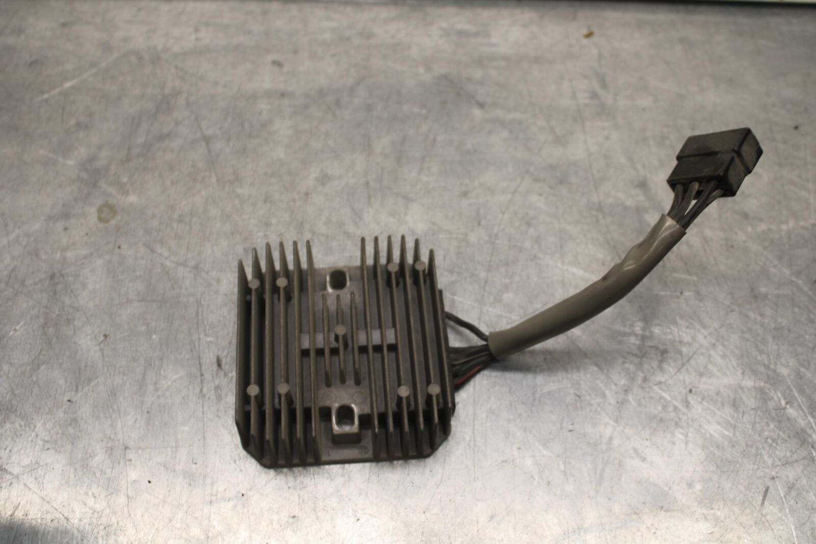 1999 Suzuki GSXR600 RECTIFIER VOLTAGE REGULATOR 32800-44D11 BB608