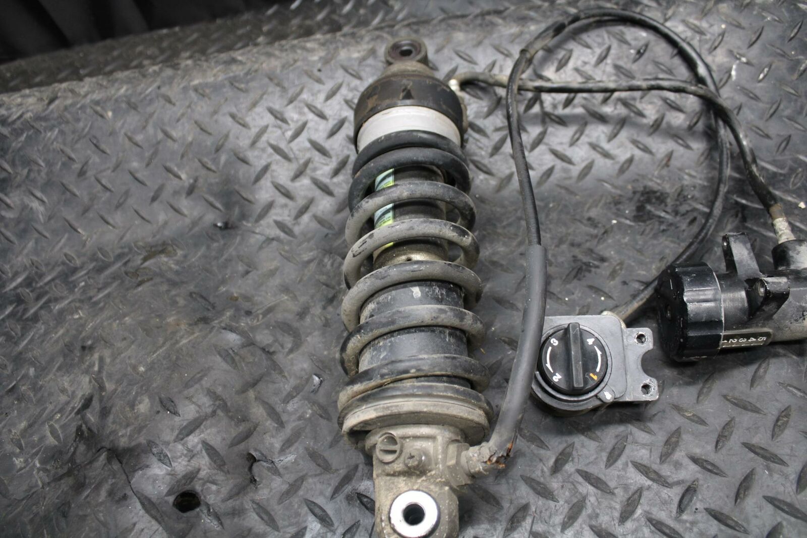 86 SUZUKI GS750ES REAR BACK SHOCK ABSORBER SUSPENSION BB233