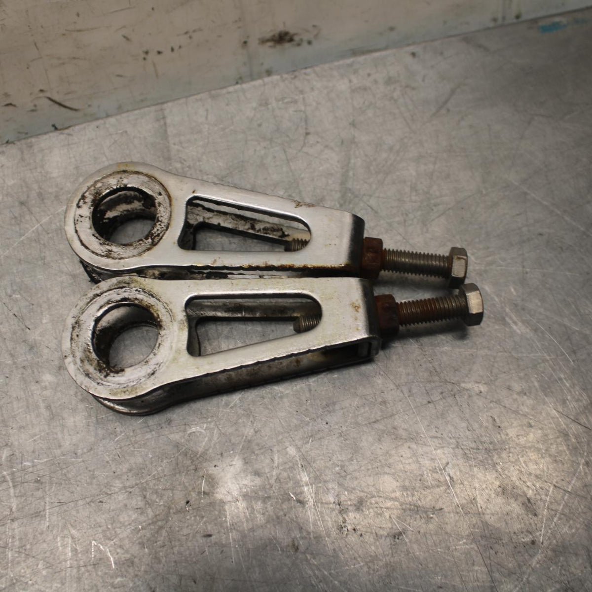 1984 Honda Interceptor 750 VF750F  CHAIN TENSIONER ADJUSTMENT BRACKETS  BB38