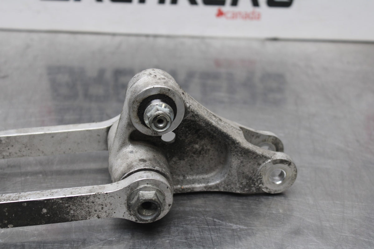 18 YAMAHA YZF R1  REAR DOGBONE SHOCK LINKAGE LINK BB838