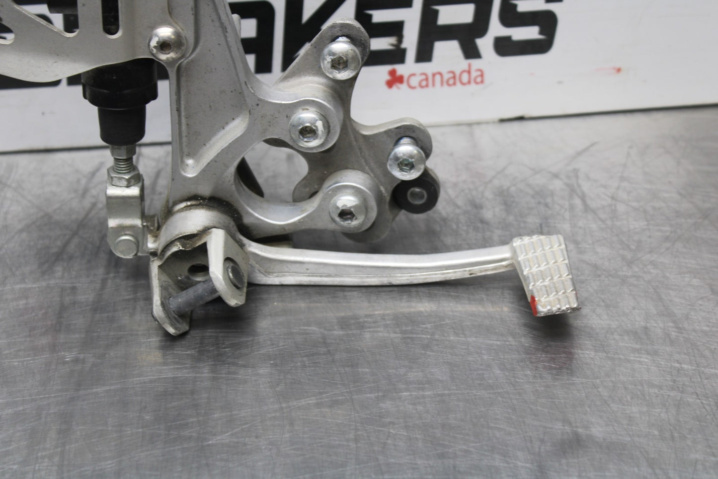 07 SUZUKI GSXR1000 RIGHT REARSET REAR SET DRIVER FOOT PEG REST STOP BB770