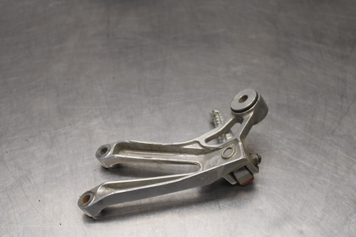 03 YAMAHA YZF R1 RIGHT REAR BACK PASSENGER PEG BB895