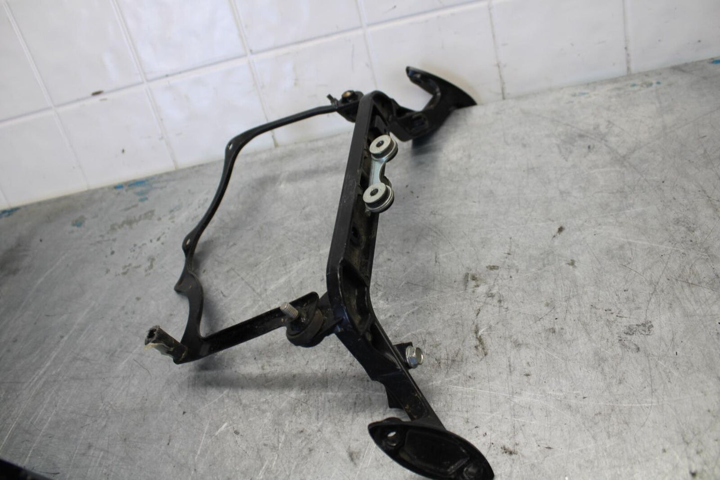 06-07 KAWASAKI NINJA ZX14R UPPER FAIRING MIRROR GAUGES STAY BRACKET bb433