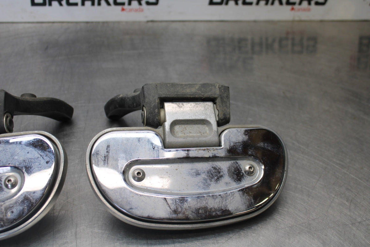 08 KAWASAKI VULCAN 1600 VN1600D NOMAD REAR PASSENGER FOOT STEP SET PAIR BB904