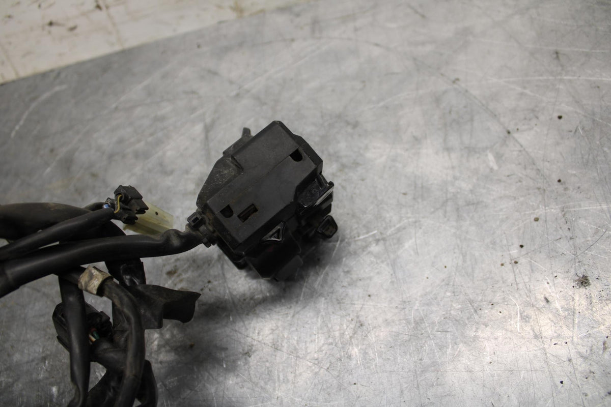 18 YAMAHA YZF R1  LEFT CLIP ON HANDLE HORN SIGNALS SWITCH SWITCHES BB473