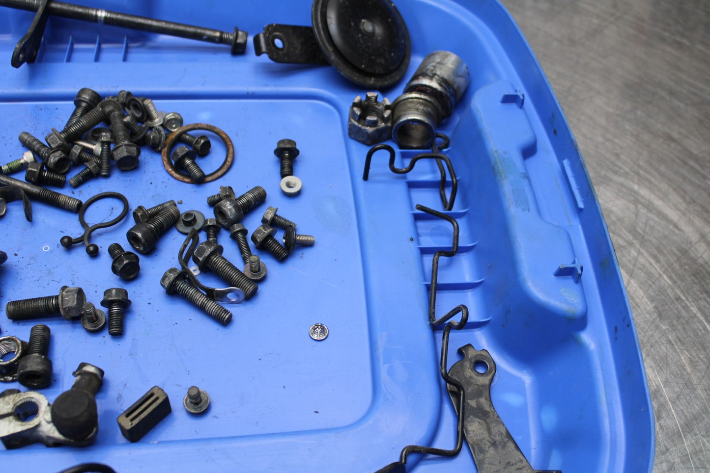 08 KAWASAKI VULCAN 900 MOUNTING BOLTS HARDWARE MOTOR SCREWS BB184