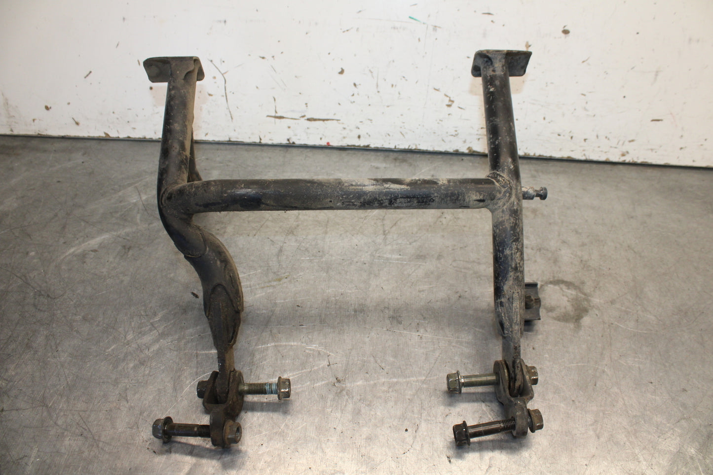07-09 YAMAHA FZ6 CENTER MAIN STAND 5VX-27111-03-00 BB713