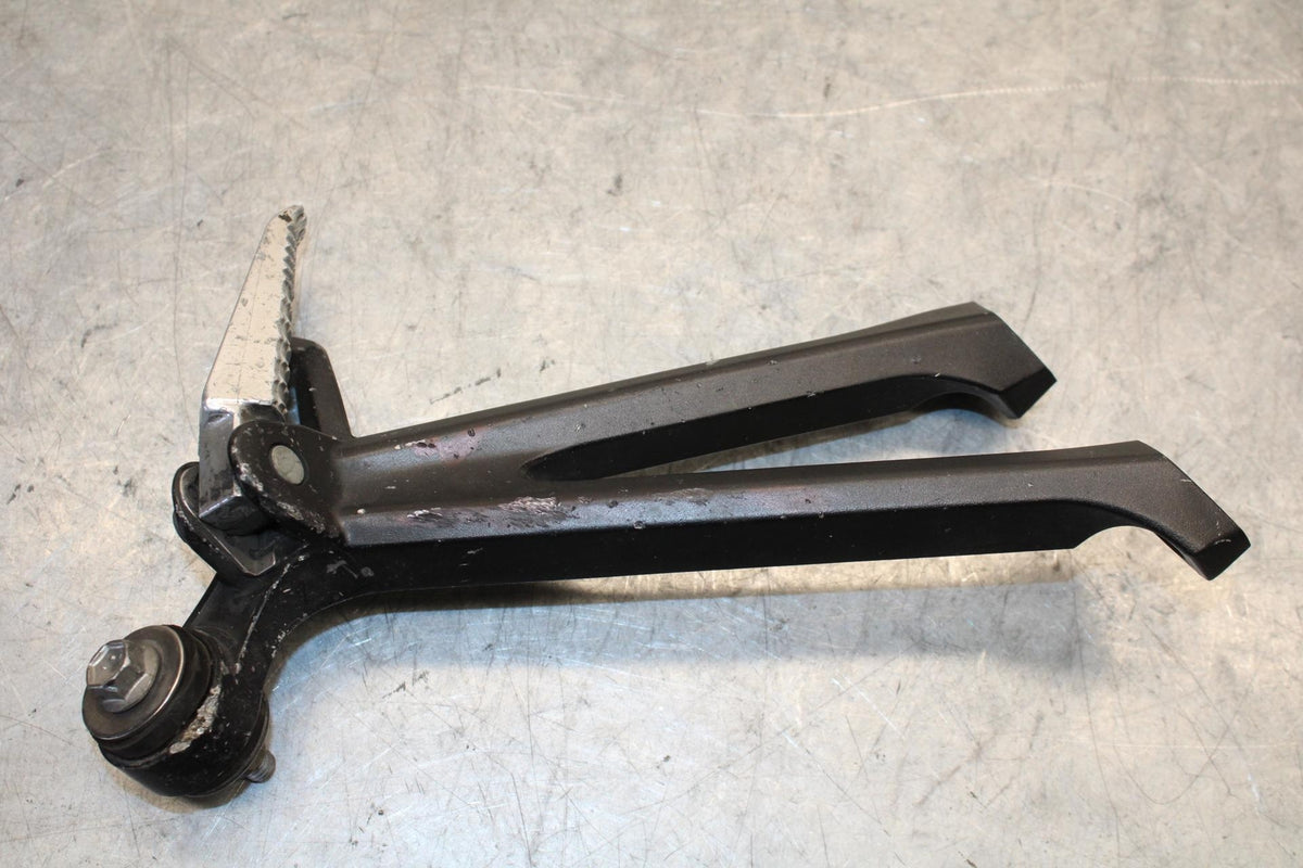 11-23 SUZUKI GSXR 750 REAR BACK PASSENGER PEG SET PAIR BB54