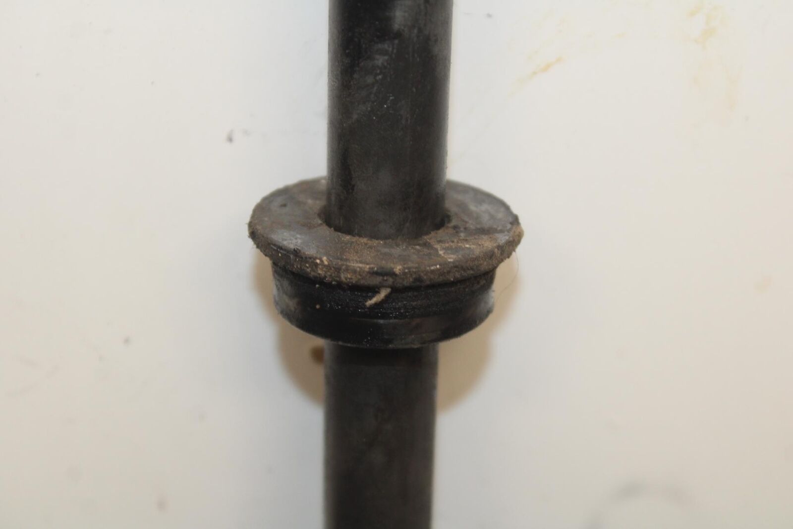 1988 Yamaha FZ600 REAR AXLE WHEEL PIVOT BOLT AXEL 2AX-25381-00-00 BB601