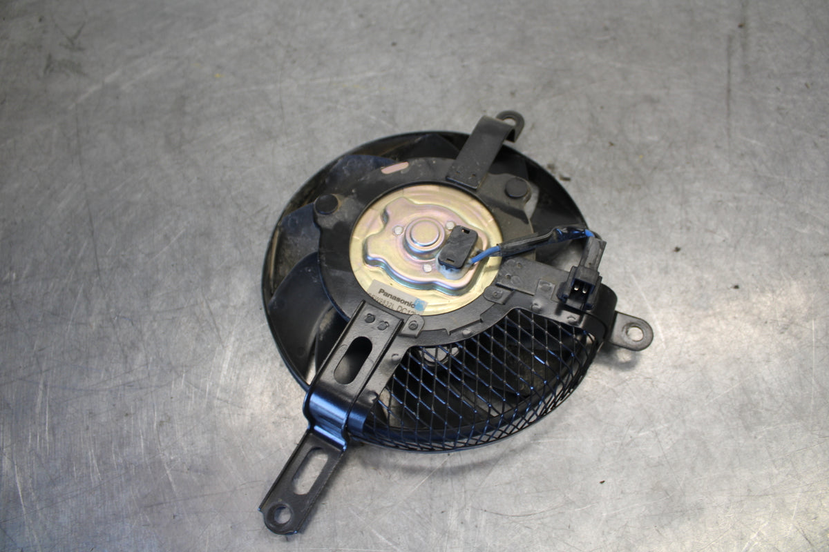 11-24 SUZUKI GSXR750 ENGINE RADIATOR COOLING FAN BB687