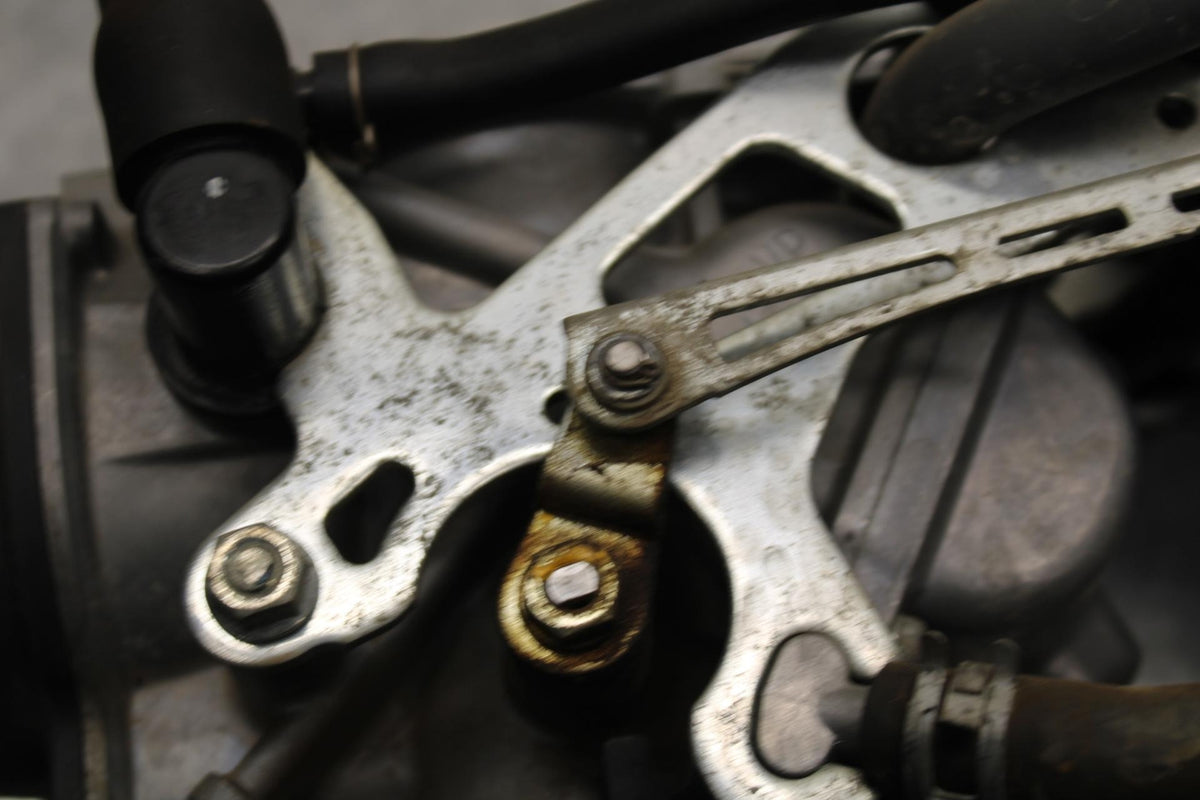 2000 Honda Super Hawk 1000 VTR1000F CARBS CARBURETORS BB577