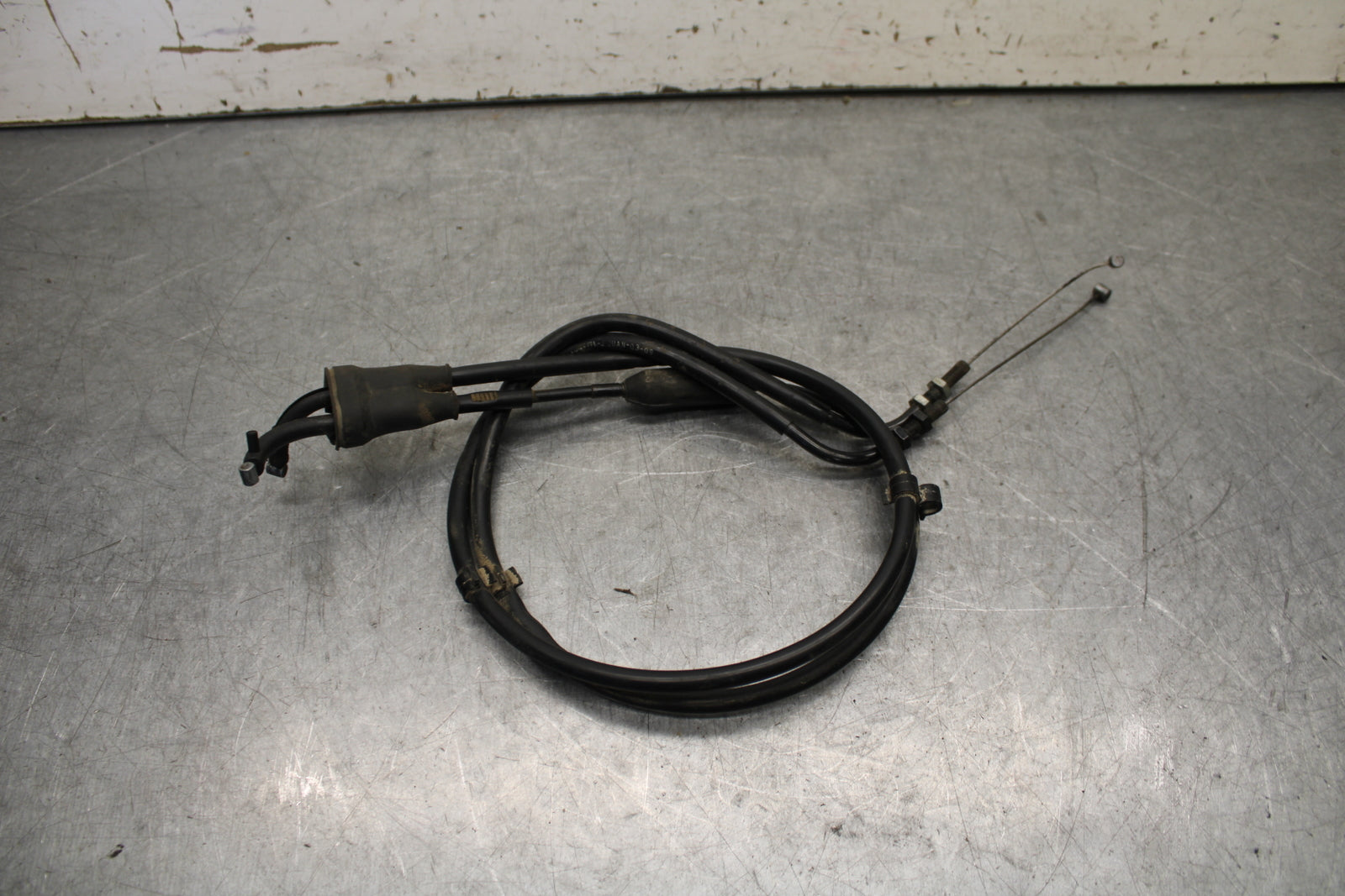 09-11 TRIUMPH DAYTONA 675 THROTTLE CABLES LINES BB652