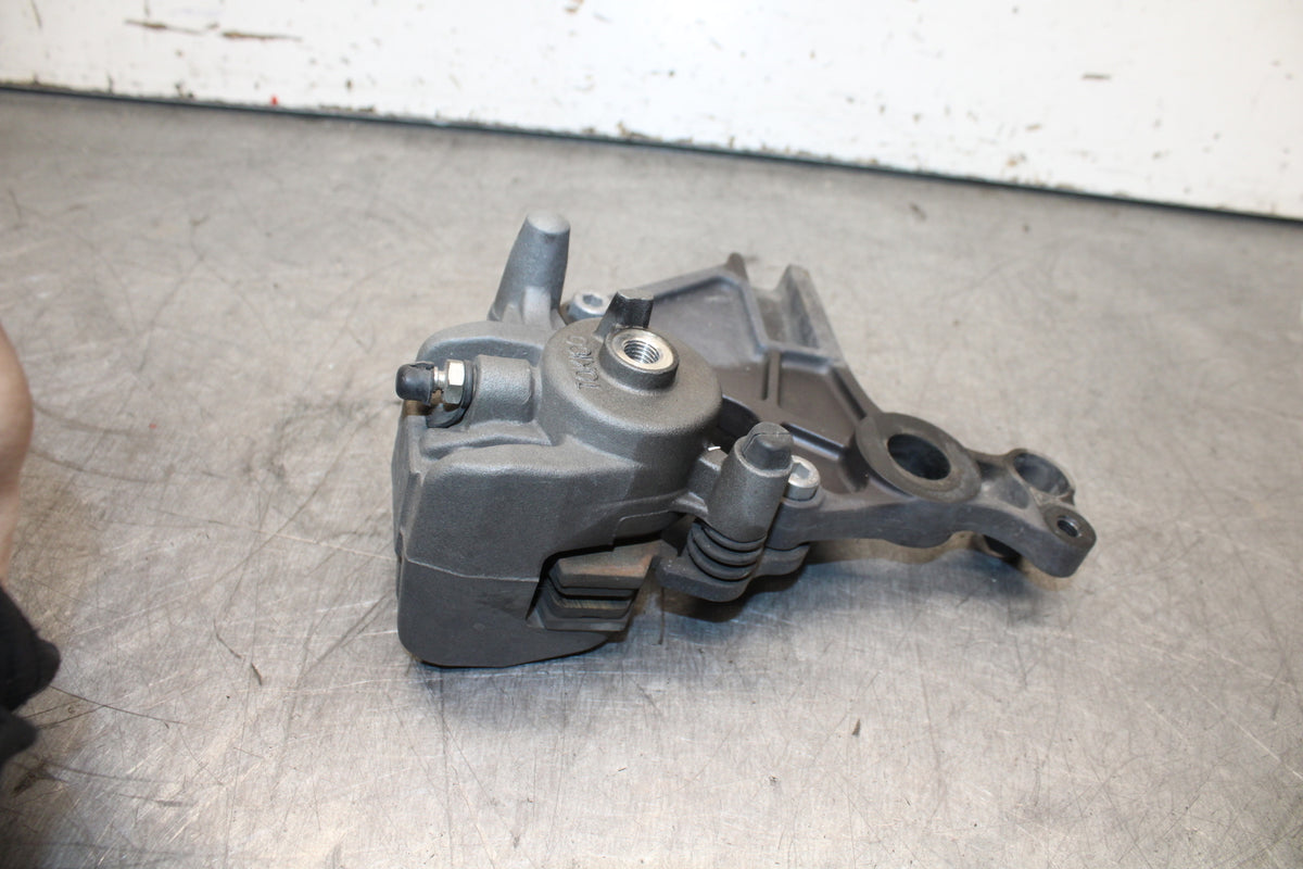 12-17 KAWASAKI ER-6N Z650 REAR BACK BRAKE CALIPER W MOUNT BRACKET BB709