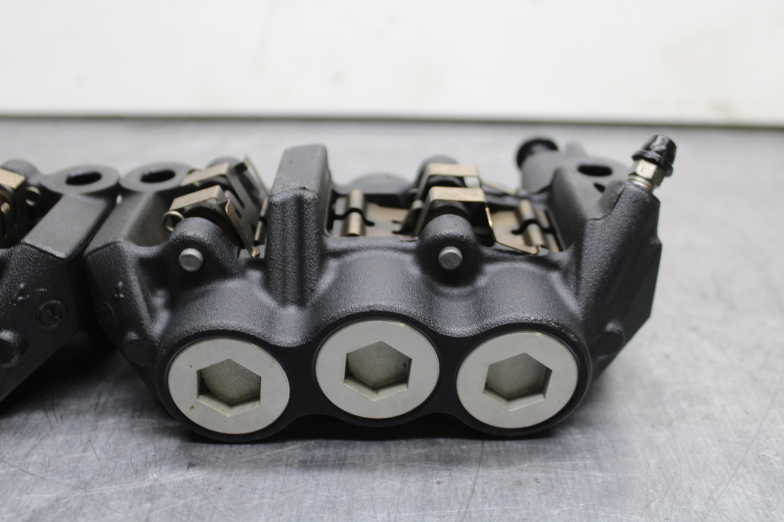 09-14 YAMAHA YZF R1 RIGHT LEFT FRONT BRAKE CALIPER SET PAIR CALIPERS BB119