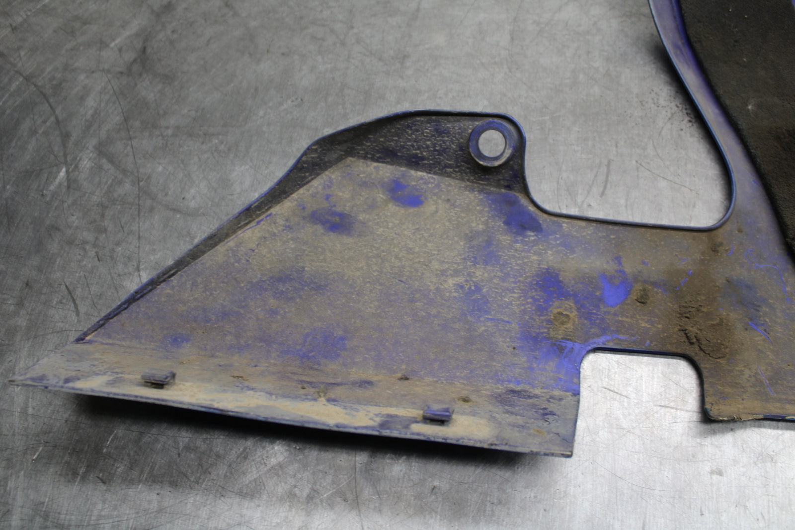 99-02 YAMAHA YZF R6 LEFT LOWER BOTTOM BELLY SIDE FAIRING COWL BB246