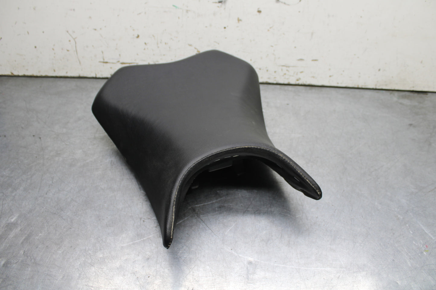 24 KAWASAKI NINJA 500 ABS FRONT DRIVERS SEAT PAD SADDLE PILLION BB730