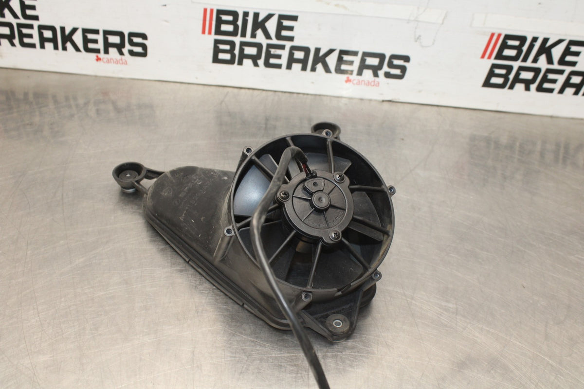 16 DUCATI 959 PANIGALE ENGINE RADIATOR COOLING FAN BB912